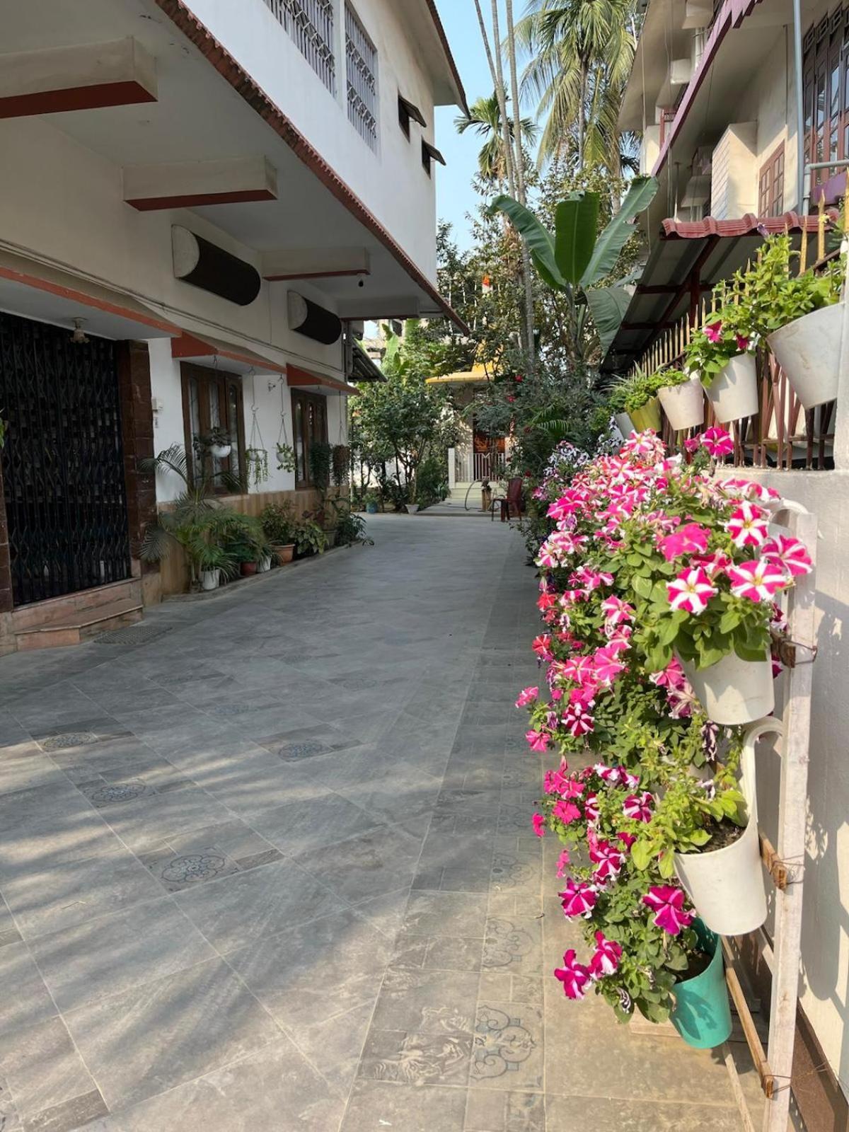 Amazing Homestay Guwahati Exteriör bild